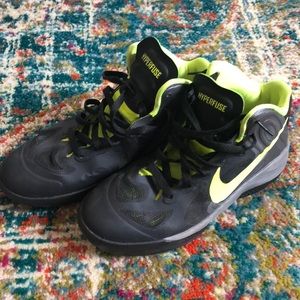 Nike Hyperfuse Basketball High Top Shoes Size 5.5 Youth